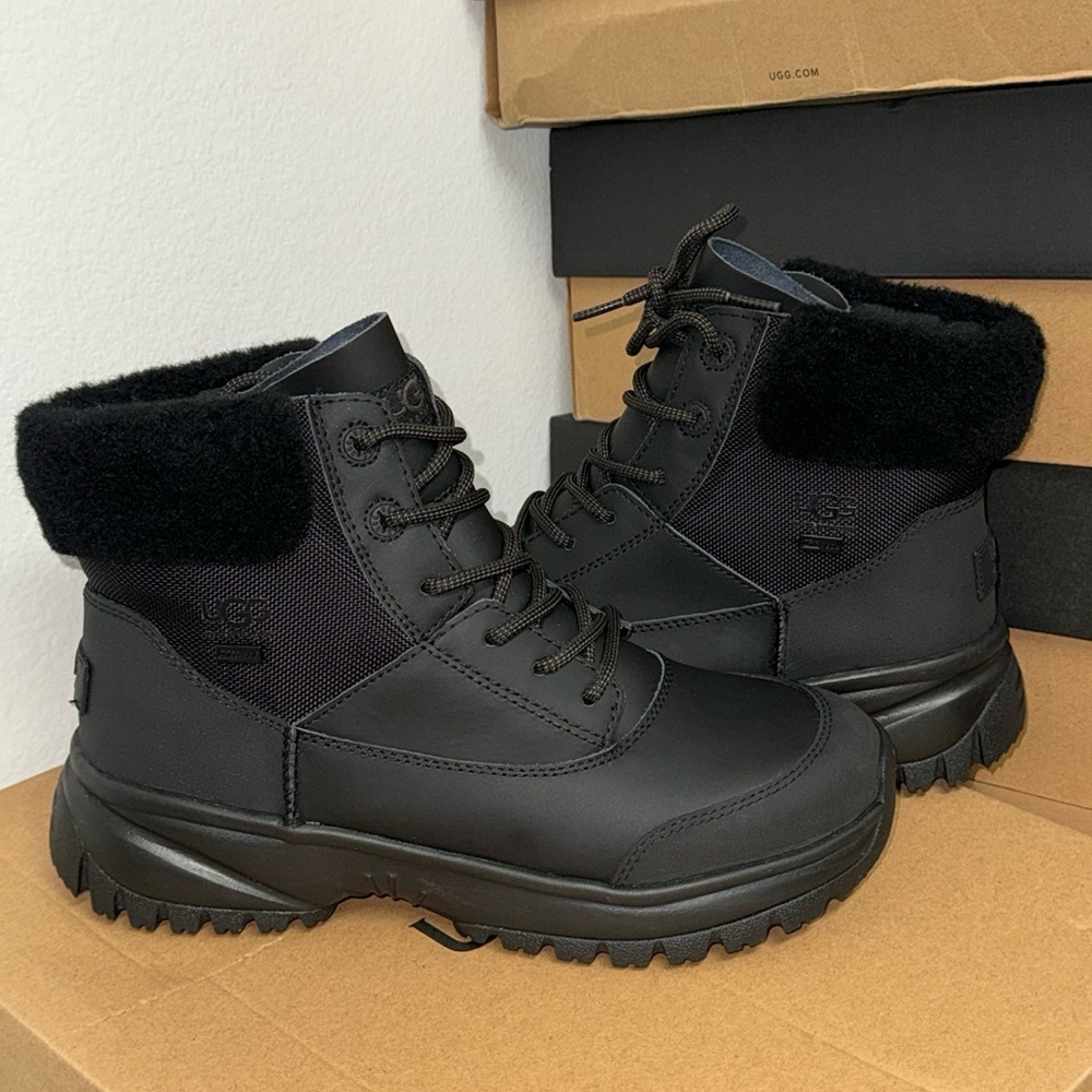 UGG YOSE FLUFF V2